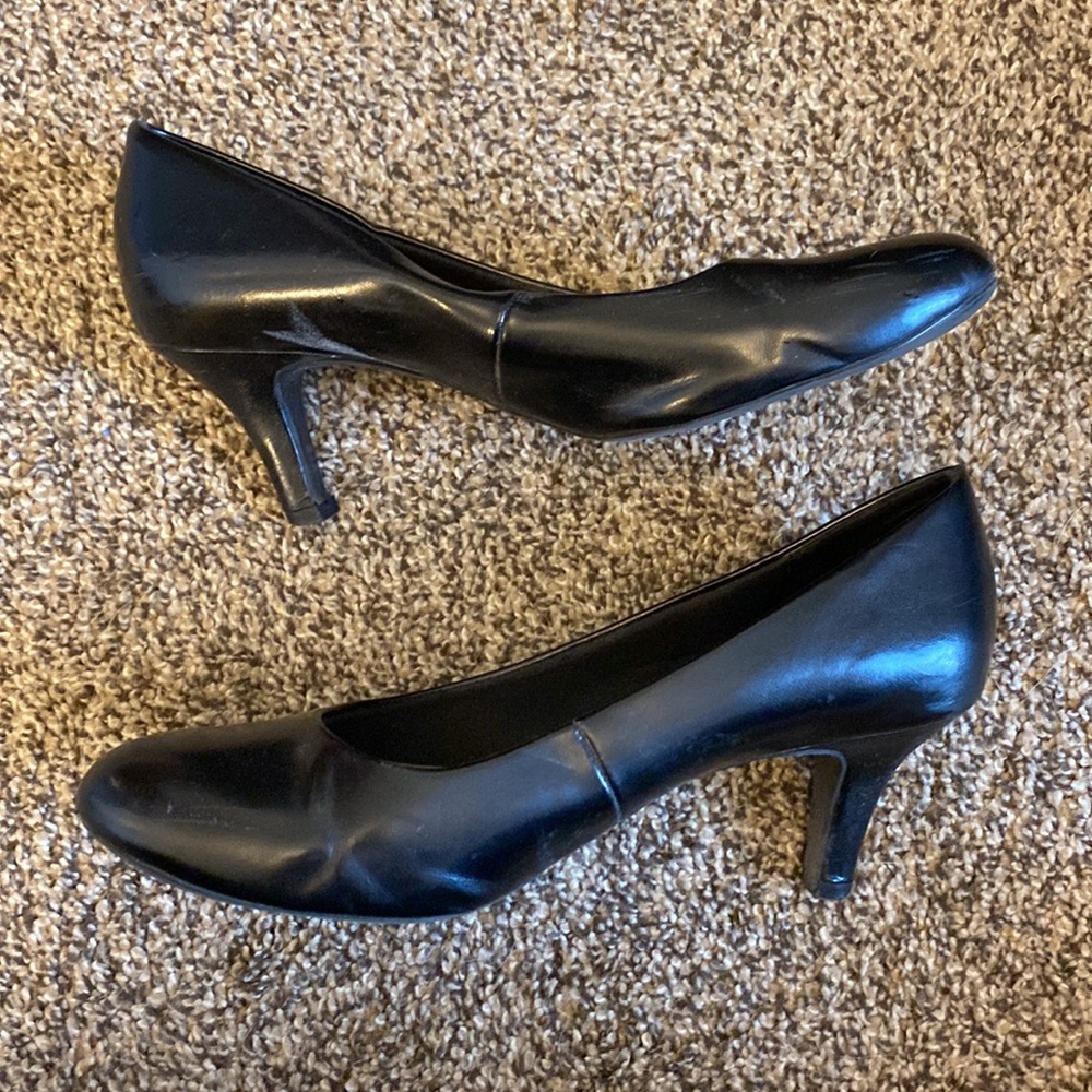 High Heel - Picture 2 of 10